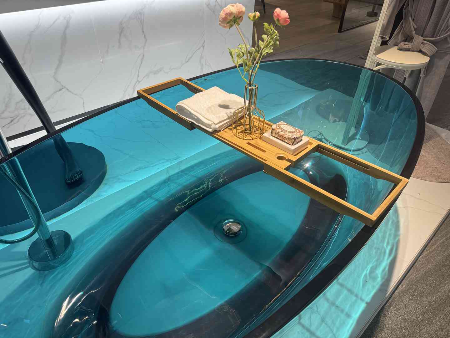 blue bathroom design with bathtub from Cpingao