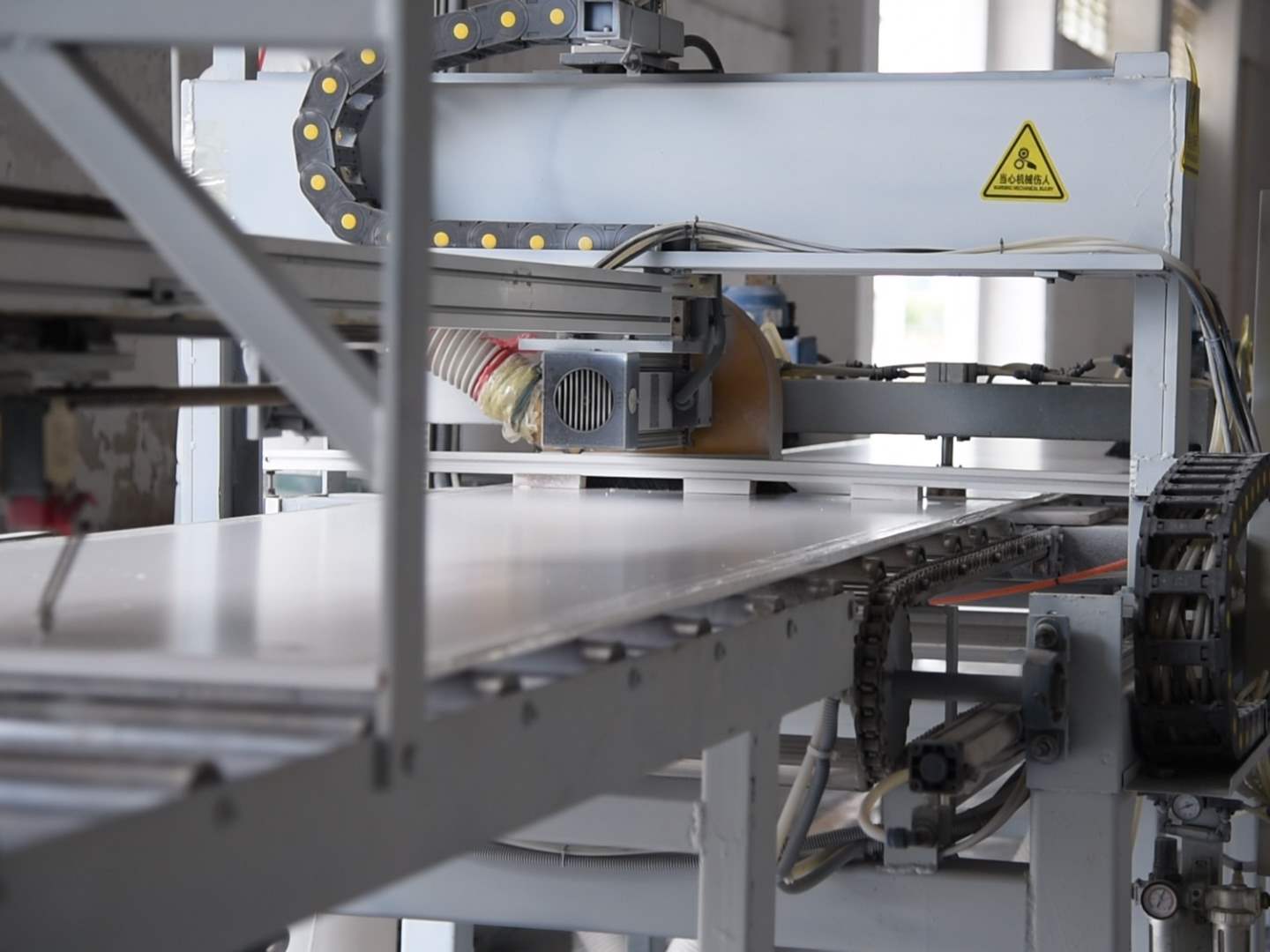 Solid surface slab casting from Cpingao